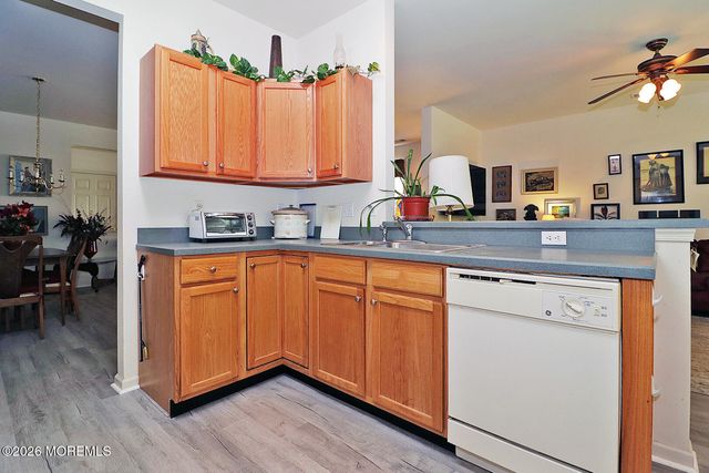 27 Vineyard Way, Barnegat, NJ 08005