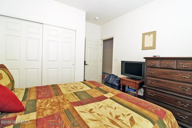 27 Vineyard Way, Barnegat, NJ 08005