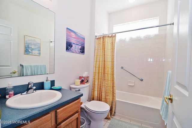 27 Vineyard Way, Barnegat, NJ 08005