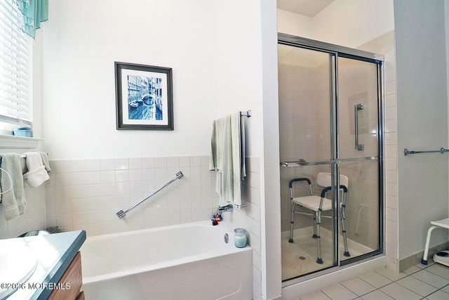 27 Vineyard Way, Barnegat, NJ 08005