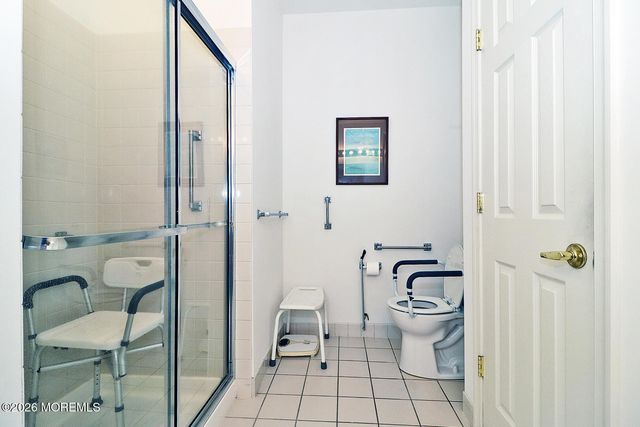 27 Vineyard Way, Barnegat, NJ 08005