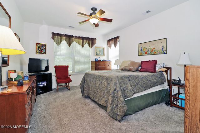 27 Vineyard Way, Barnegat, NJ 08005