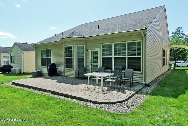 27 Vineyard Way, Barnegat, NJ 08005