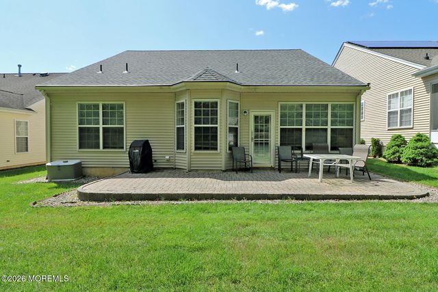 27 Vineyard Way, Barnegat, NJ 08005