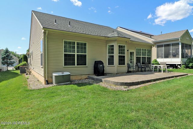 27 Vineyard Way, Barnegat, NJ 08005