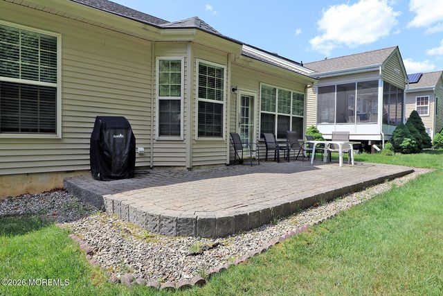 27 Vineyard Way, Barnegat, NJ 08005