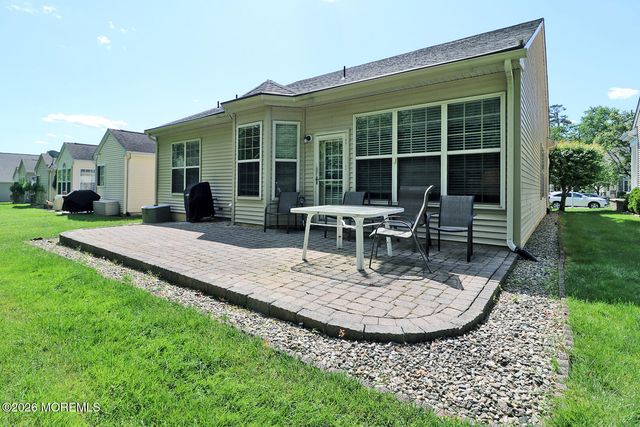 27 Vineyard Way, Barnegat, NJ 08005