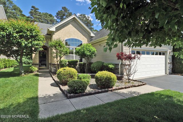 27 Vineyard Way, Barnegat, NJ 08005