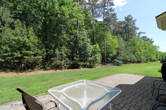 27 Vineyard Way, Barnegat, NJ 08005