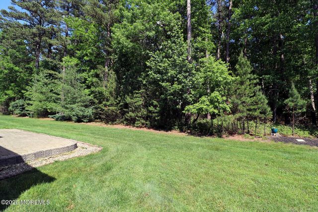 27 Vineyard Way, Barnegat, NJ 08005