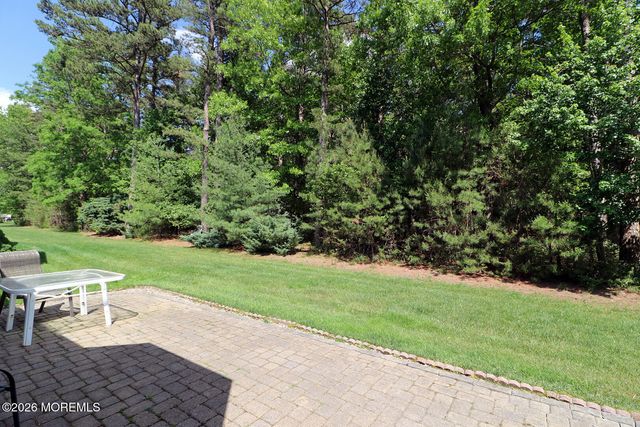 27 Vineyard Way, Barnegat, NJ 08005