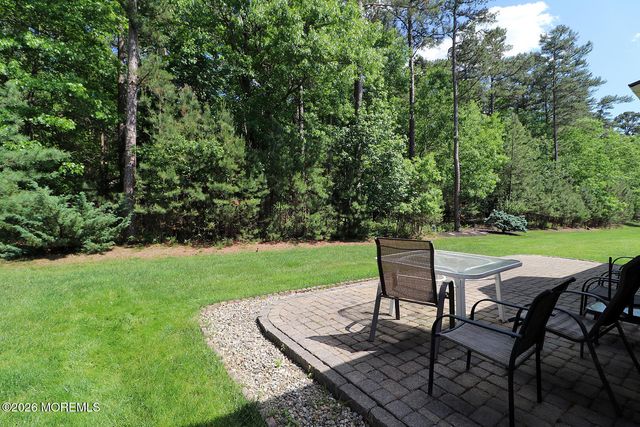 27 Vineyard Way, Barnegat, NJ 08005