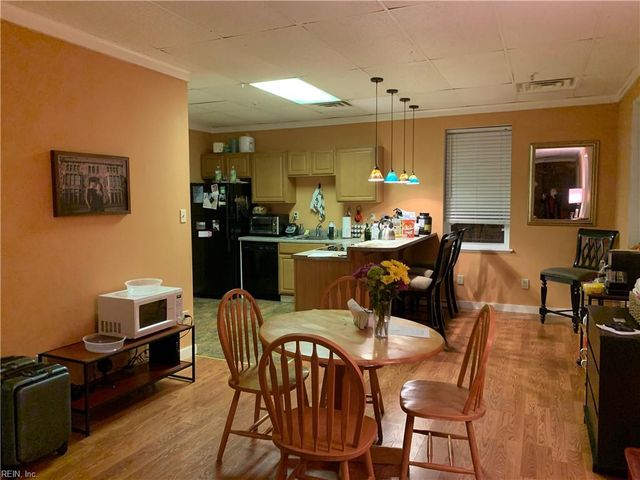 49 W Queens Way WAY, Hampton, VA 23669