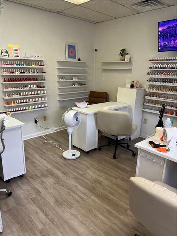 49 W Queens Way WAY, Hampton, VA 23669