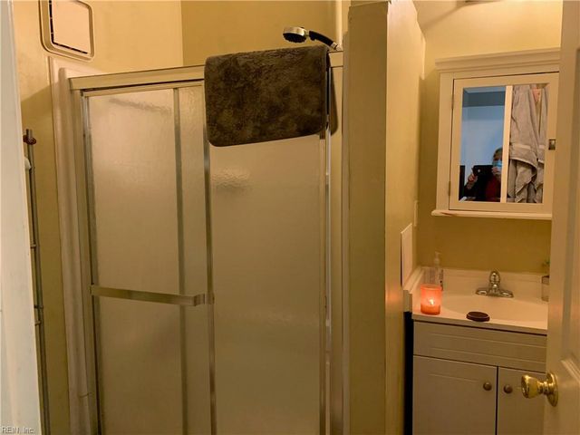 49 W Queens Way WAY, Hampton, VA 23669