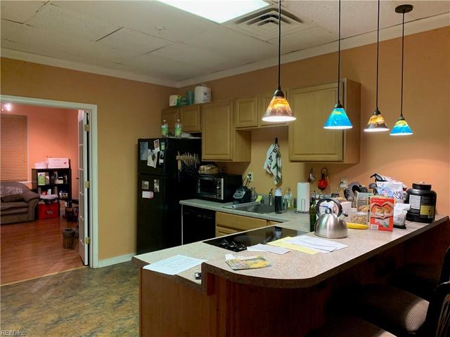 49 W Queens Way WAY, Hampton, VA 23669