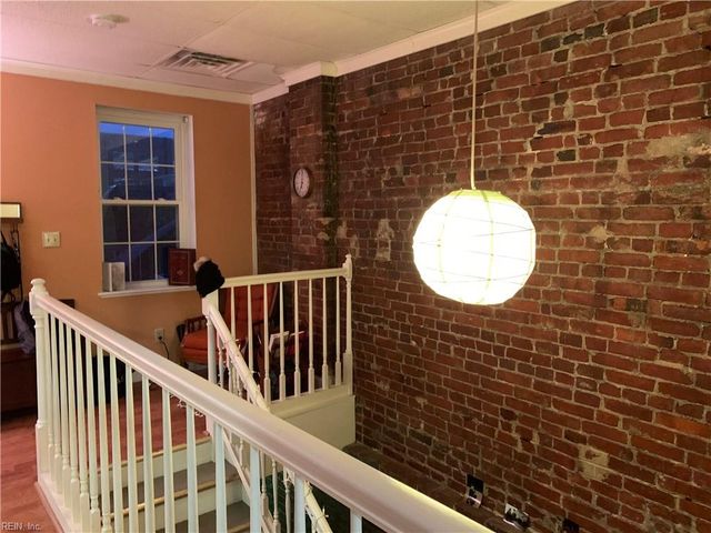 49 W Queens Way WAY, Hampton, VA 23669