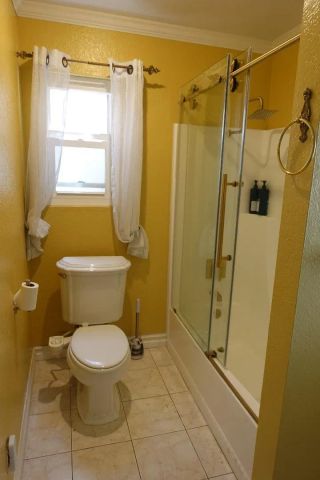 2534 E Vista, Upland, CA 91784