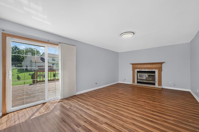 1093 Brighton Drive, Carol Stream, IL 60188