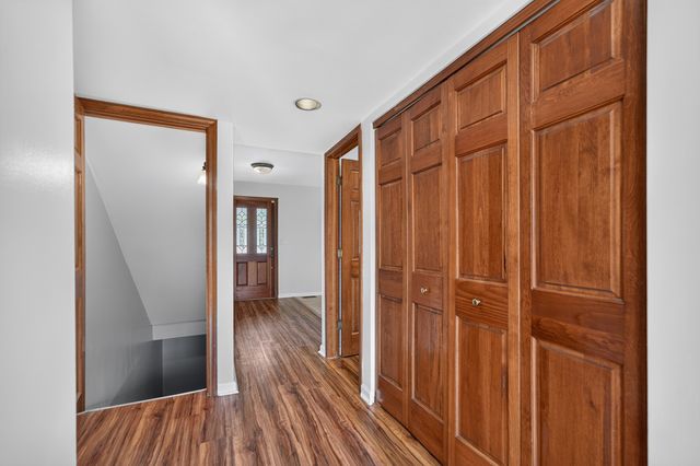 1093 Brighton Drive, Carol Stream, IL 60188