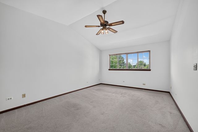1093 Brighton Drive, Carol Stream, IL 60188