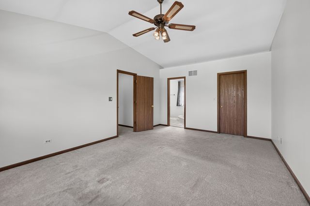 1093 Brighton Drive, Carol Stream, IL 60188