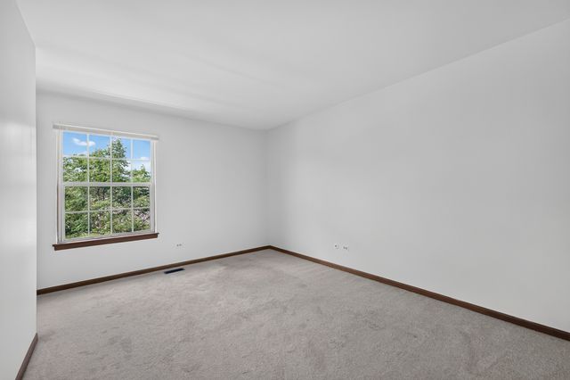 1093 Brighton Drive, Carol Stream, IL 60188