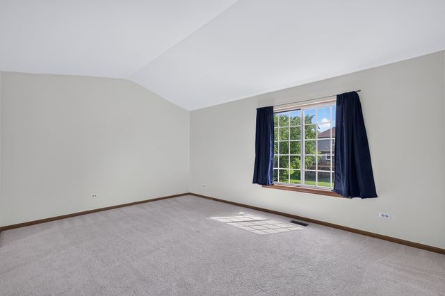 1093 Brighton Drive, Carol Stream, IL 60188