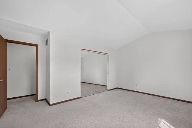 1093 Brighton Drive, Carol Stream, IL 60188