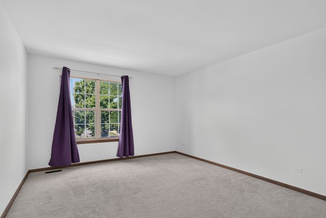 1093 Brighton Drive, Carol Stream, IL 60188