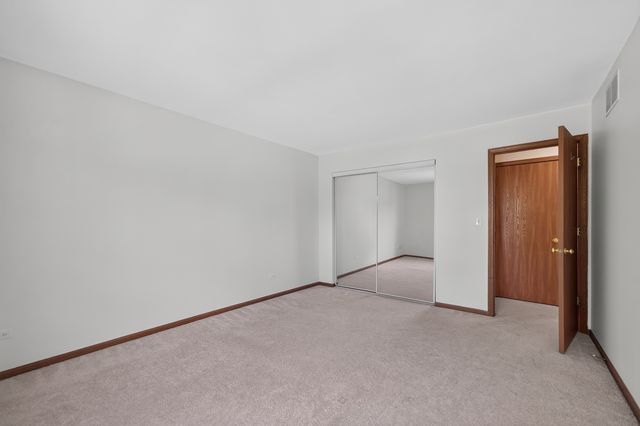 1093 Brighton Drive, Carol Stream, IL 60188