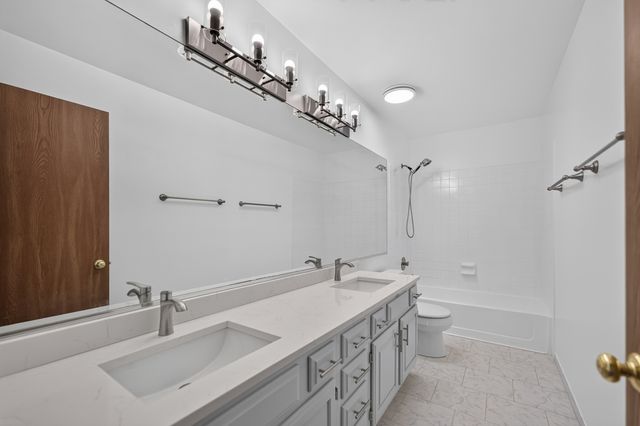 1093 Brighton Drive, Carol Stream, IL 60188