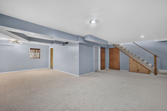 1093 Brighton Drive, Carol Stream, IL 60188