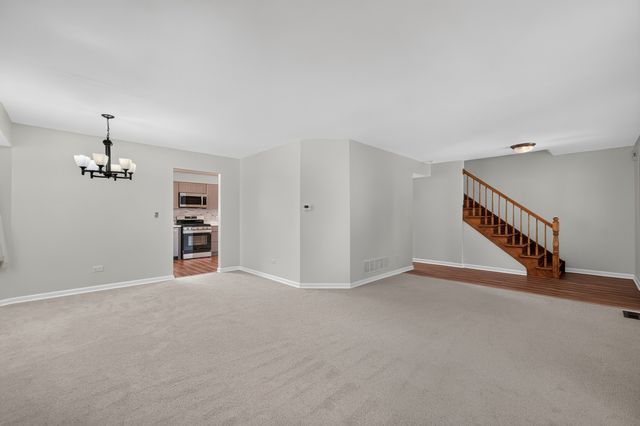 1093 Brighton Drive, Carol Stream, IL 60188