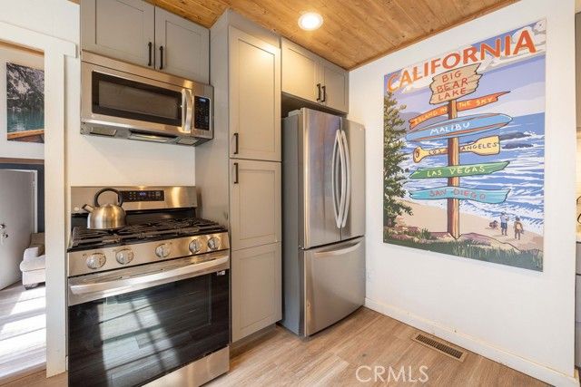 332 Vista, Big Bear Lake, CA 92315