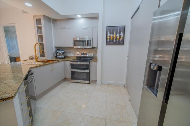 20000 E Country Club Dr 409, Aventura, FL 33180