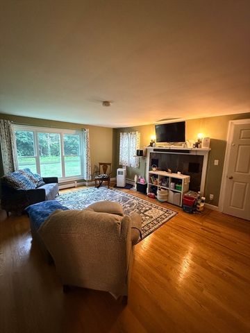 11 Mason Rd, Dudley, MA 01571