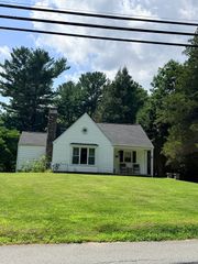 11 Mason Rd, Dudley, MA 01571