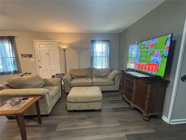 716 W Hurt Street, Liberty, MO 64068