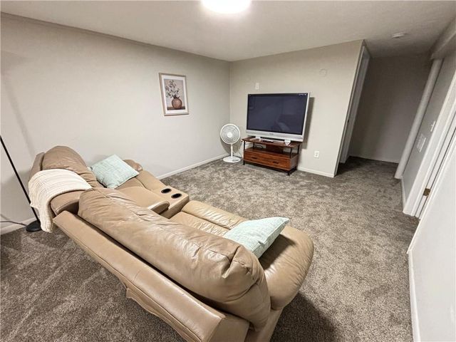 716 W Hurt Street, Liberty, MO 64068