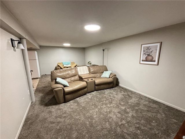 716 W Hurt Street, Liberty, MO 64068