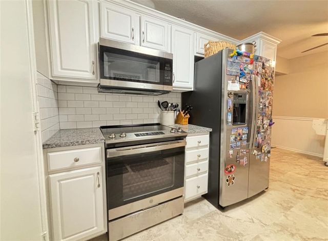 716 W Hurt Street, Liberty, MO 64068