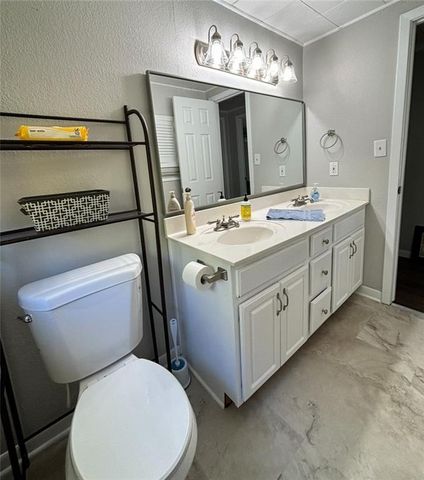 716 W Hurt Street, Liberty, MO 64068