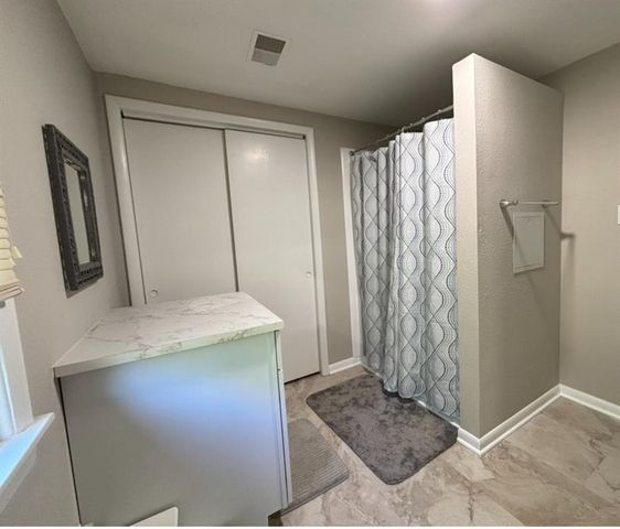 716 W Hurt Street, Liberty, MO 64068