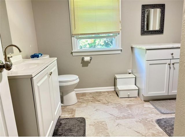 716 W Hurt Street, Liberty, MO 64068