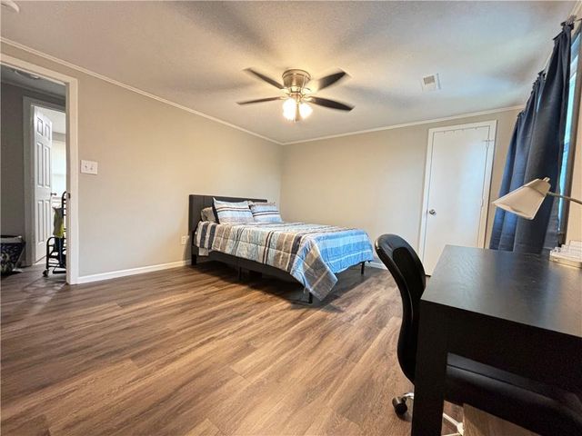 716 W Hurt Street, Liberty, MO 64068