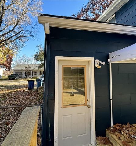 716 W Hurt Street, Liberty, MO 64068