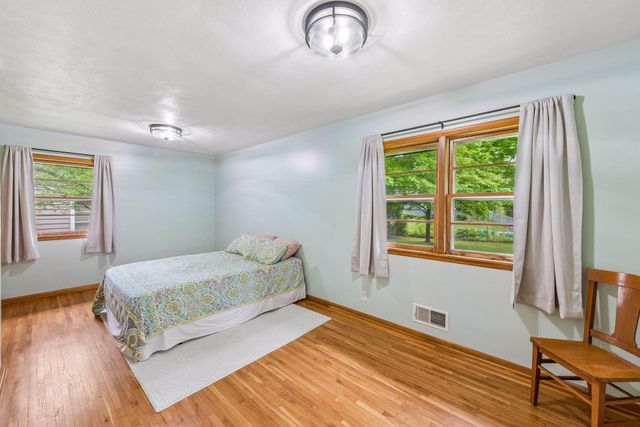 8 Central Lane, Northfield, MN 55057