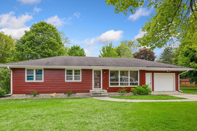 8 Central Lane, Northfield, MN 55057
