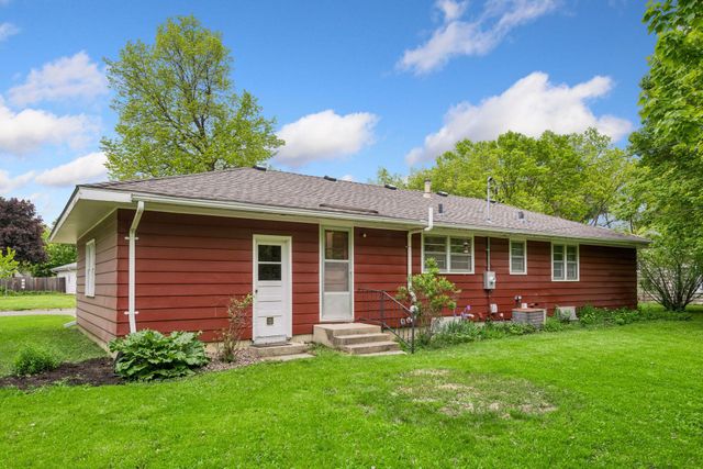 8 Central Lane, Northfield, MN 55057